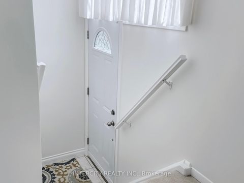 Photo 20 at 26 Donnalyn Drive, Newtonbrook West, Toronto