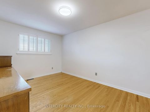 Photo 21 at 26 Donnalyn Drive, Newtonbrook West, Toronto