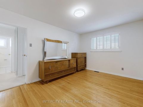 Photo 23 at 26 Donnalyn Drive, Newtonbrook West, Toronto