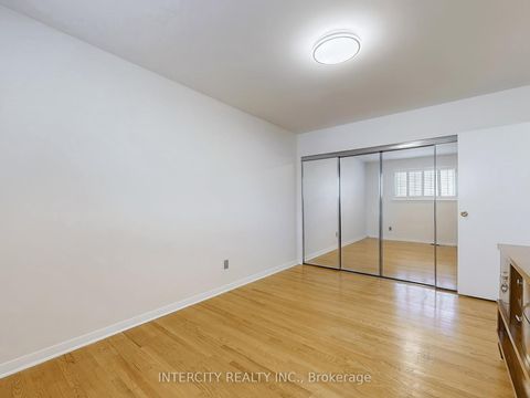 Photo 24 at 26 Donnalyn Drive, Newtonbrook West, Toronto