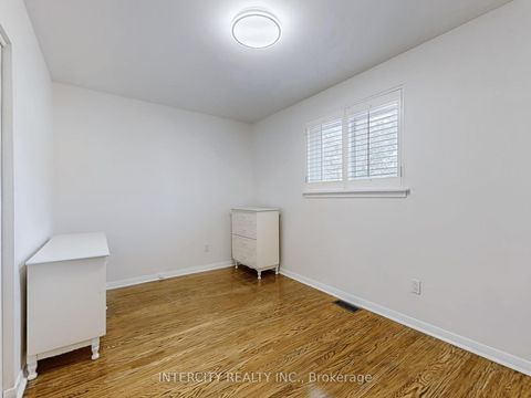 Photo 26 at 26 Donnalyn Drive, Newtonbrook West, Toronto