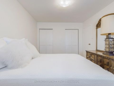 Photo 31 at 26 Donnalyn Drive, Newtonbrook West, Toronto
