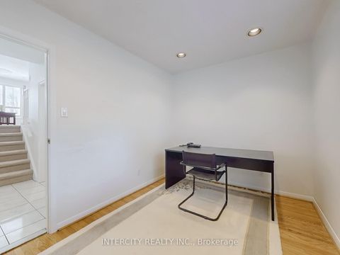 Photo 33 at 26 Donnalyn Drive, Newtonbrook West, Toronto