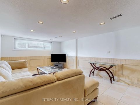 Photo 39 at 26 Donnalyn Drive, Newtonbrook West, Toronto