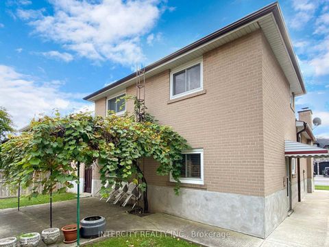 Photo 46 at 26 Donnalyn Drive, Newtonbrook West, Toronto