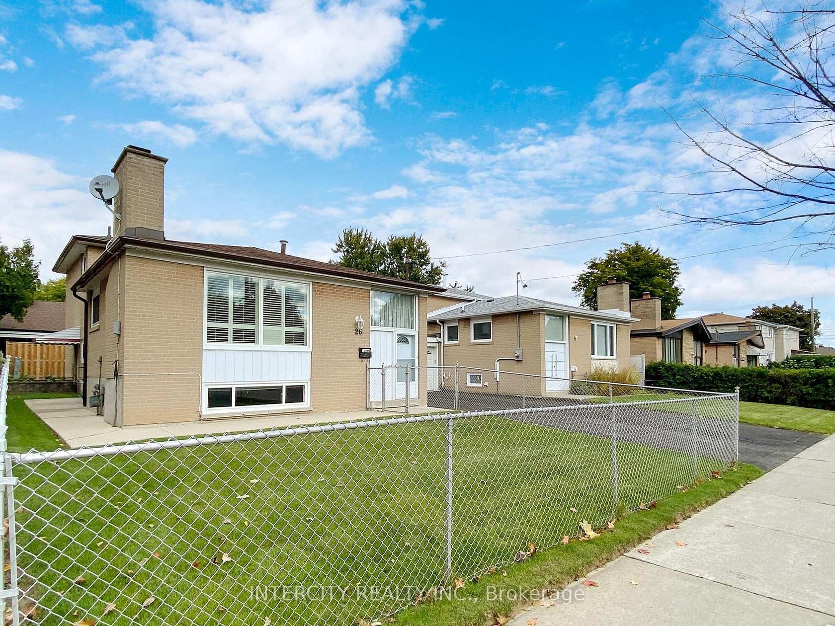 26 Donnalyn Drive, Newtonbrook West, Toronto 