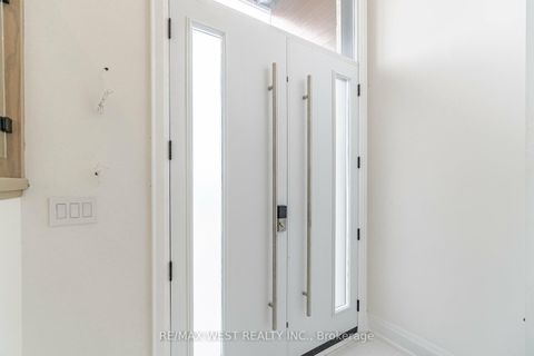 Photo 2 at 52 Exmoor Drive, Long Branch, Toronto