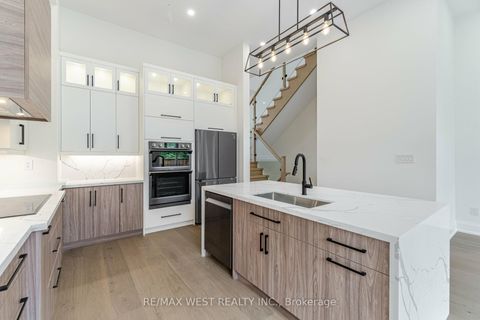 Photo 9 at 52 Exmoor Drive, Long Branch, Toronto