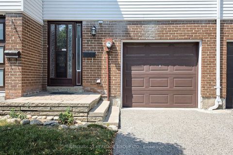 Photo 2 at 71 Jenny Wren Way, Hillcrest Village, Toronto