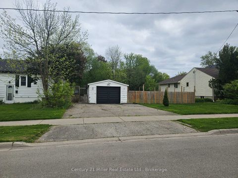 Photo 2 at 266 Jennings Crescent, BR Bronte, Oakville