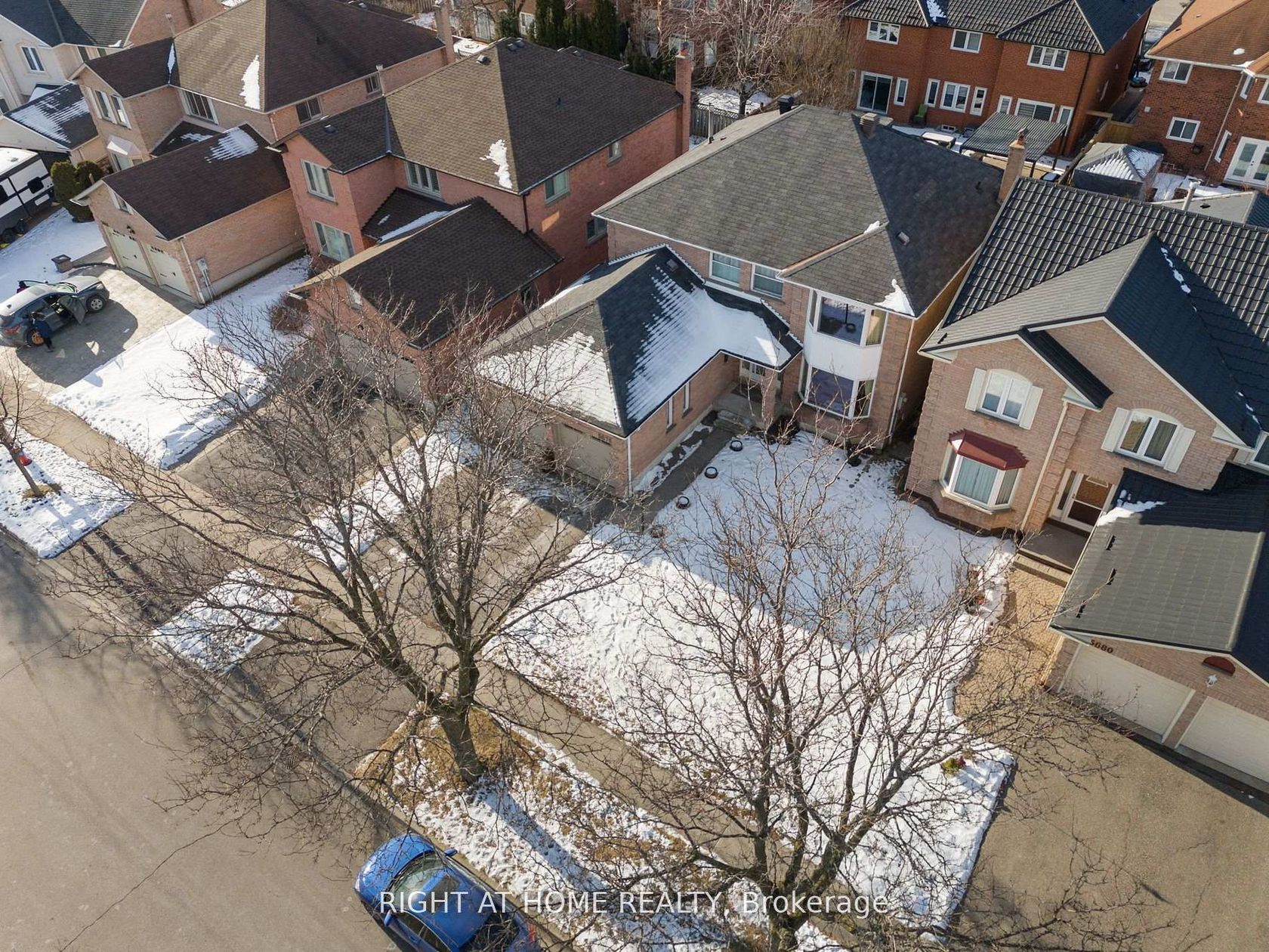 5676 Brightpool Crescent, East Credit, Mississauga by Loree Meneguzzi Real Estate 5676 Brightpool Crescent, East Credit, Mississauga