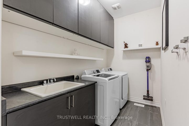 Photo 6 at 12 Vineyard Drive, Bram West, Brampton