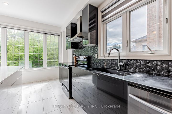 Photo 11 at 12 Vineyard Drive, Bram West, Brampton