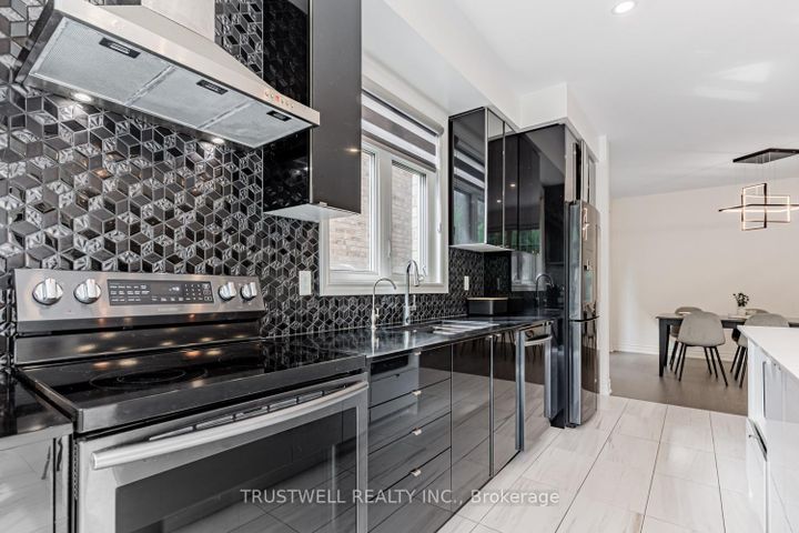 Photo 12 at 12 Vineyard Drive, Bram West, Brampton