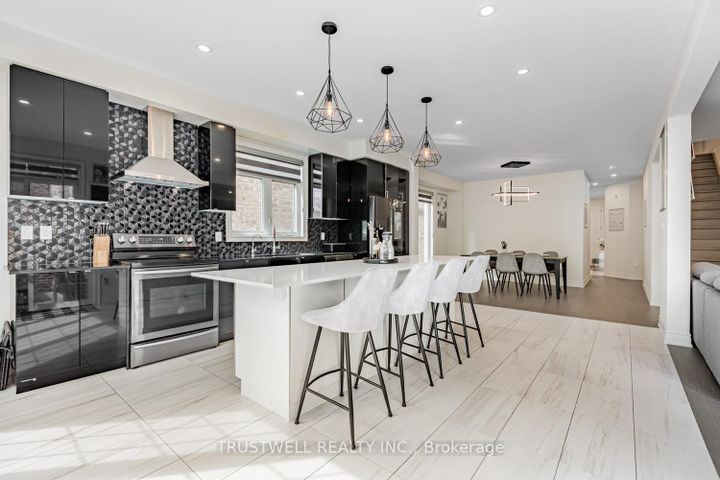 Photo 13 at 12 Vineyard Drive, Bram West, Brampton