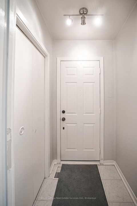 Photo 12 at 3039 Lakeshore Road W, BR Bronte, Oakville