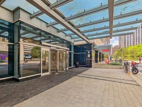 Photo 4 at 2201 - 386 Yonge Street, Bay Street Corridor, Toronto
