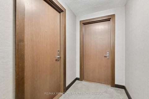 Photo 7 at 2201 - 386 Yonge Street, Bay Street Corridor, Toronto