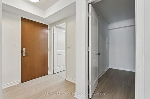 Photo 11 at 2201 - 386 Yonge Street, Bay Street Corridor, Toronto