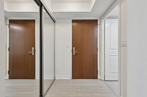 Photo 12 at 2201 - 386 Yonge Street, Bay Street Corridor, Toronto