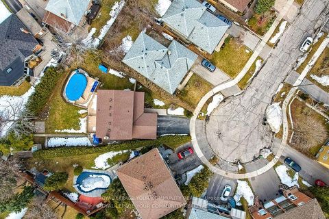 Photo 2 at 18 Terryellen Crescent, Markland Wood, Toronto