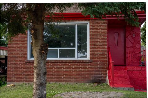 Photo 2 at 6 Seminole Avenue, Bendale, Toronto