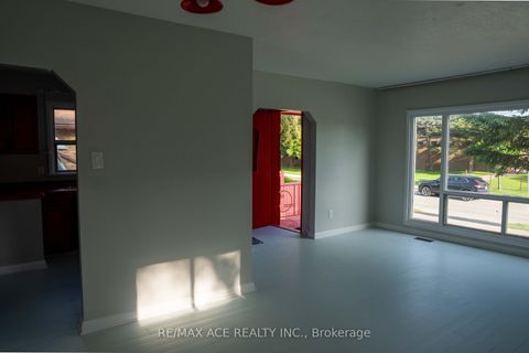 Photo 7 at 6 Seminole Avenue, Bendale, Toronto