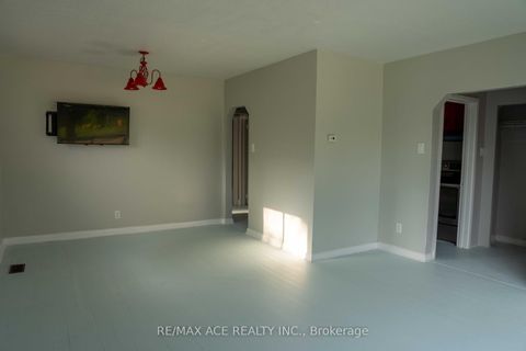 Photo 10 at 6 Seminole Avenue, Bendale, Toronto