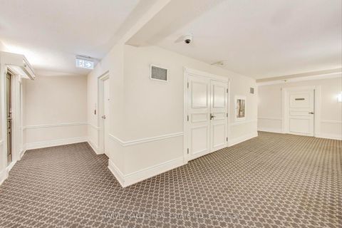Photo 5 at 401 - 1 Hycrest Avenue, Willowdale East, Toronto