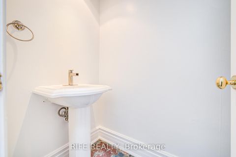 Photo 4 at 17 Bramble Drive, Don Mills, Toronto