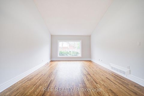 Photo 7 at 17 Bramble Drive, Don Mills, Toronto