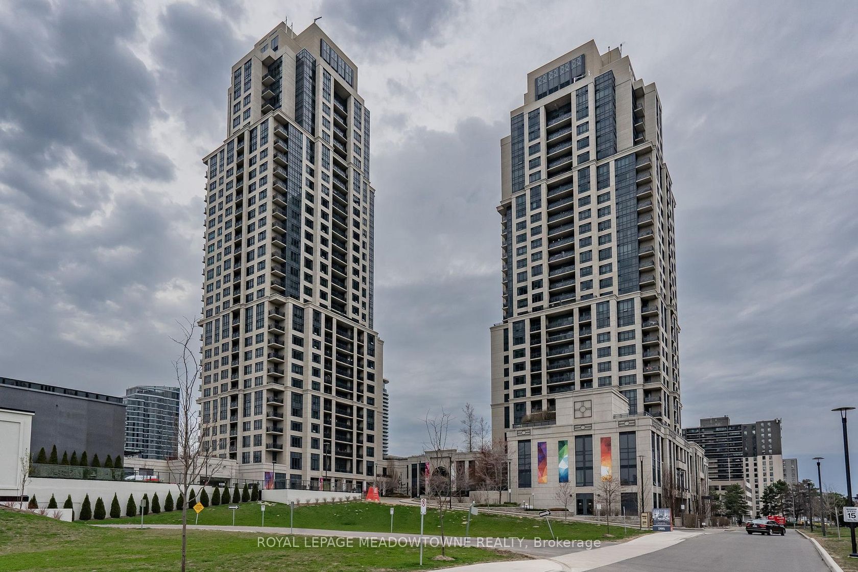 2421 - 2 Eva Road W, Etobicoke West Mall, Toronto 