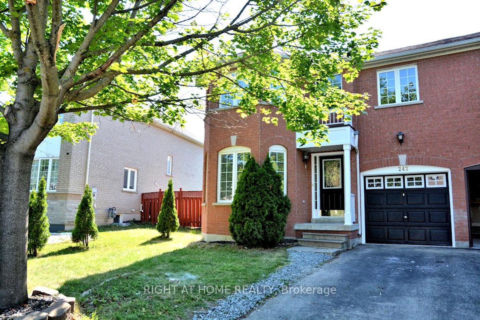 242 Flagstone Way, Woodland Hill, Newmarket photo number 2