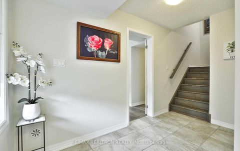 Photo 6 at 370 Timberland Gate, GO Glenorchy, Oakville