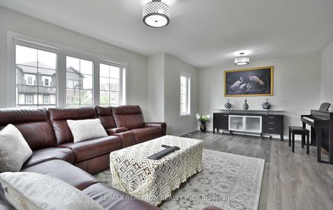 Photo 12 at 370 Timberland Gate, GO Glenorchy, Oakville