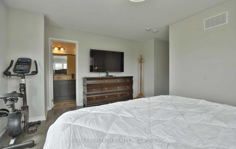 Photo 33 at 370 Timberland Gate, GO Glenorchy, Oakville