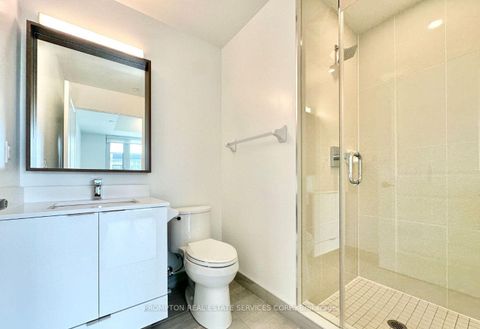 Photo 11 at 1116 - 543 Richmond Street W, Waterfront Communities C1, Toronto