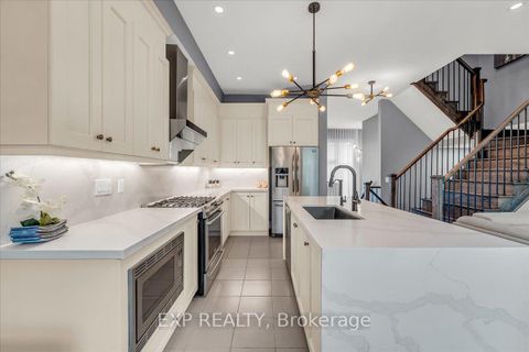 Photo 10 at 28 Crestridge Drive, Patterson, Vaughan