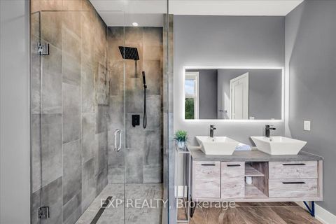 Photo 17 at 28 Crestridge Drive, Patterson, Vaughan