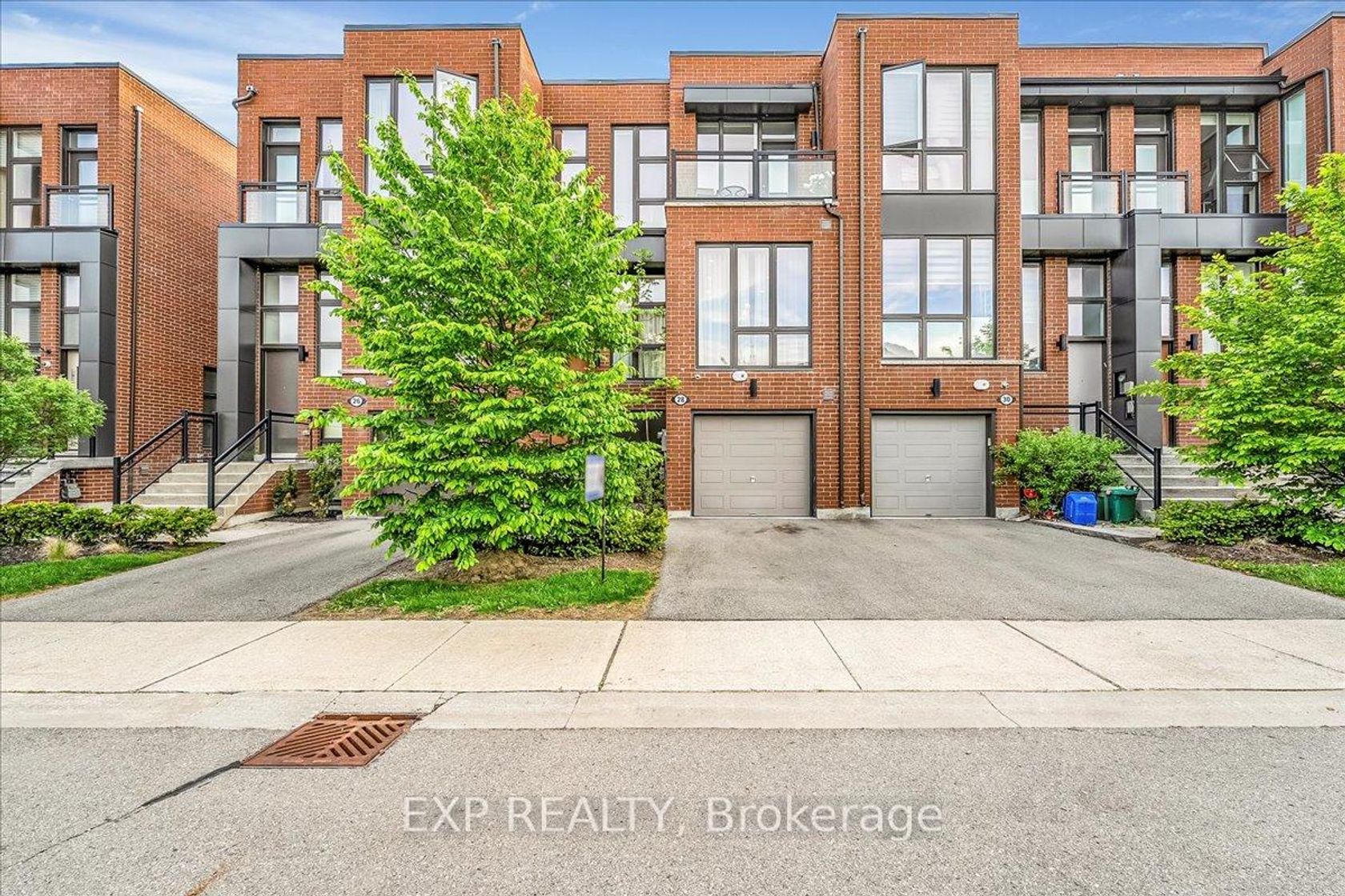 28 Crestridge Drive, Patterson, Vaughan by Loree Meneguzzi Real Estate 28 Crestridge Drive, Patterson, Vaughan