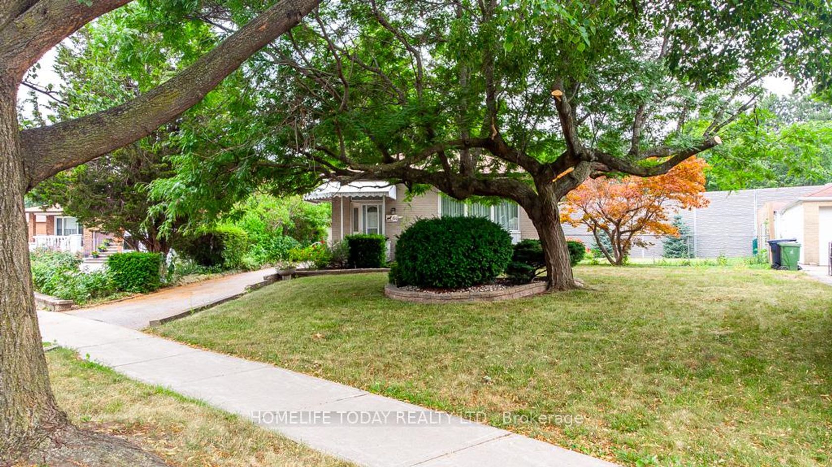61 Lord Roberts Drive, Eglinton East, Toronto 