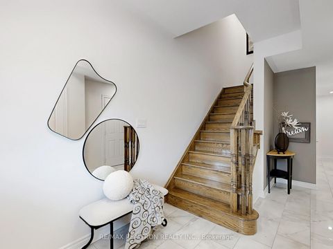Photo 4 at 2 - 108 Dunlop Street, Crosby, Richmond Hill