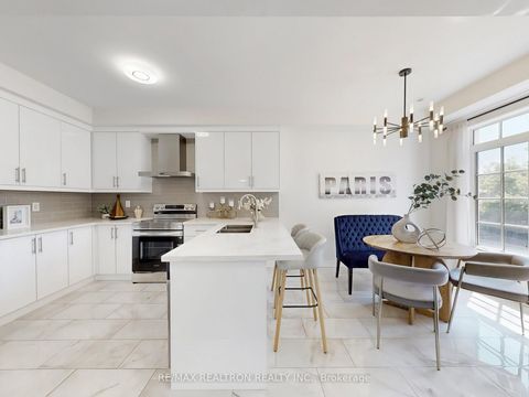 Photo 17 at 2 - 108 Dunlop Street, Crosby, Richmond Hill