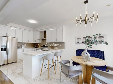 Photo 19 at 2 - 108 Dunlop Street, Crosby, Richmond Hill