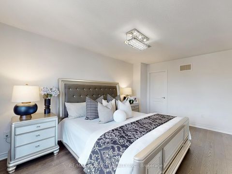 Photo 27 at 2 - 108 Dunlop Street, Crosby, Richmond Hill