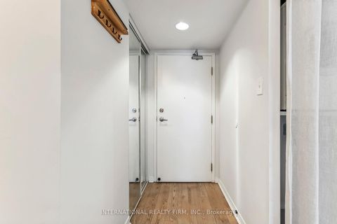 Photo 4 at 628 - 801 King Street W, Niagara, Toronto