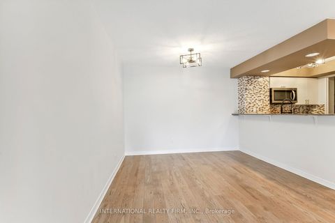 Photo 11 at 628 - 801 King Street W, Niagara, Toronto