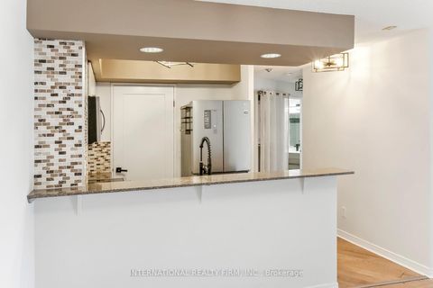 Photo 24 at 628 - 801 King Street W, Niagara, Toronto
