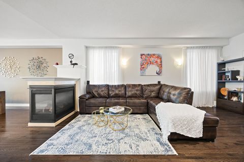 Photo 9 at 108 Sir Sanford Fleming Way, Patterson, Vaughan