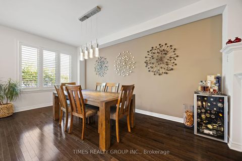 Photo 14 at 108 Sir Sanford Fleming Way, Patterson, Vaughan